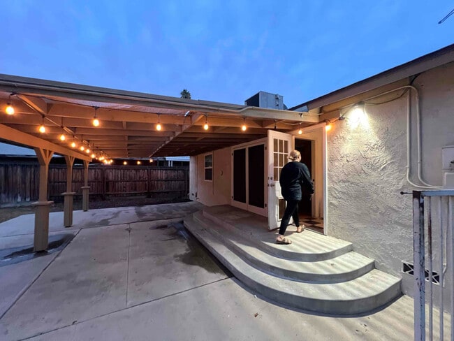 Building Photo - 2425 C St