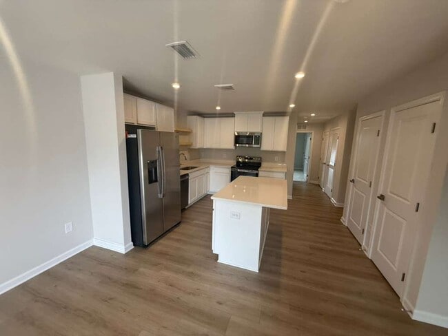 Foto del edificio - 509 PORTAL CIRCLE CIR, B, SANDSTON, VA 23150