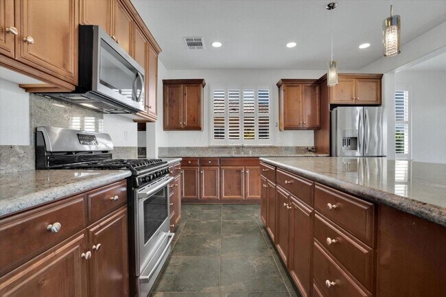 Foto del edificio - Spectacular home located in Oakwood Lake G...