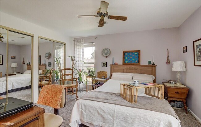 Building Photo - 1 br, 1 bath Condo - 1496 S Pierson St