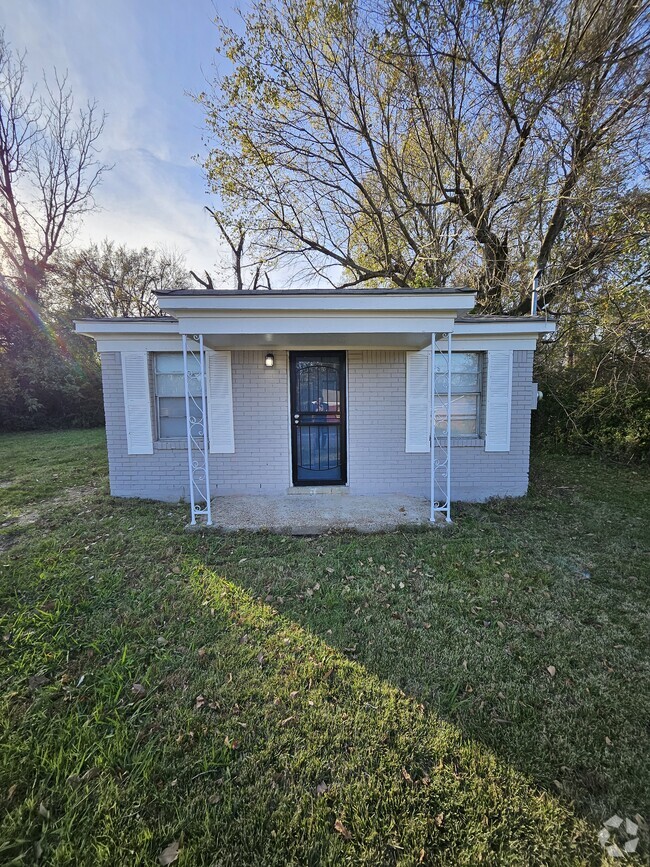 Front Door - 3025 Ford Rd