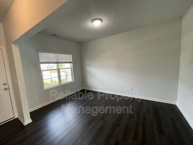 Foto del edificio - 863 Rolling Creek Cir