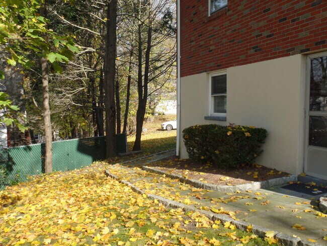 Building Photo - 74 Byram Terrace Dr