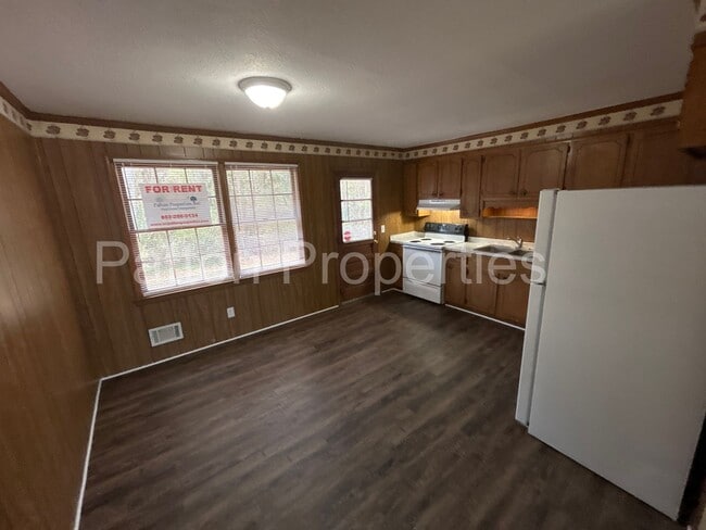 Building Photo - Oak Grove Community