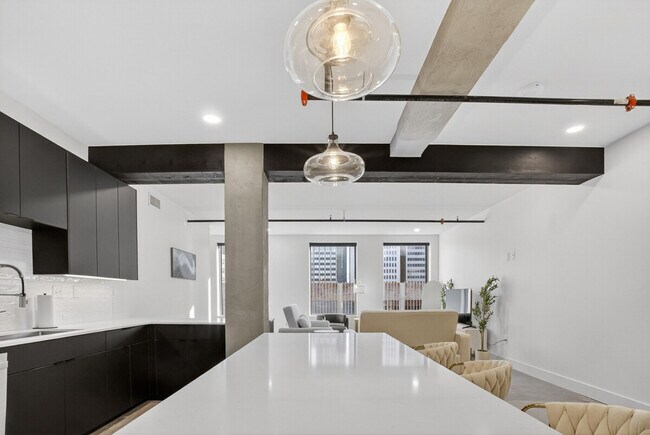 Foto del edificio - 100 W 5th St