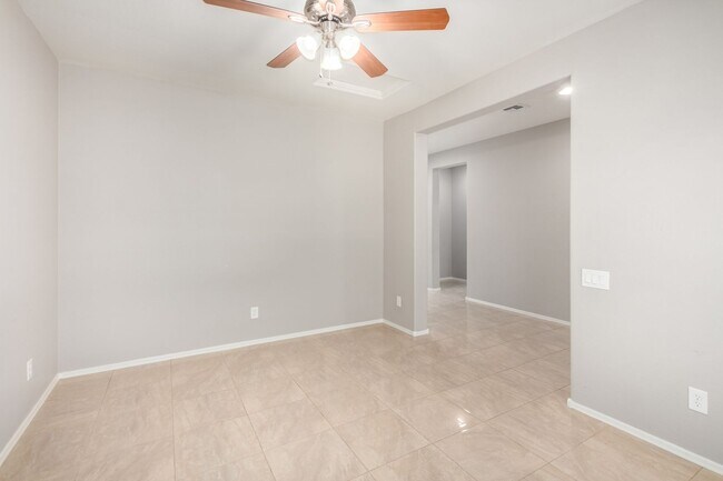 Building Photo - TIERRA DEL RIO- Large home with Solar!