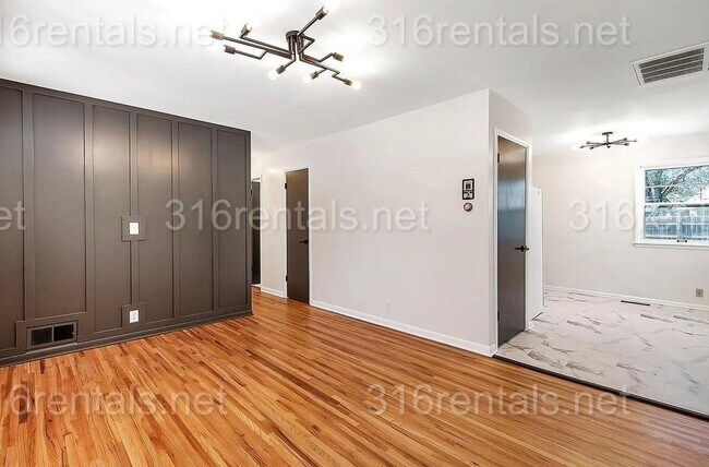 Foto del edificio - $1795 - 4 bed 2 bath - Single Family Home