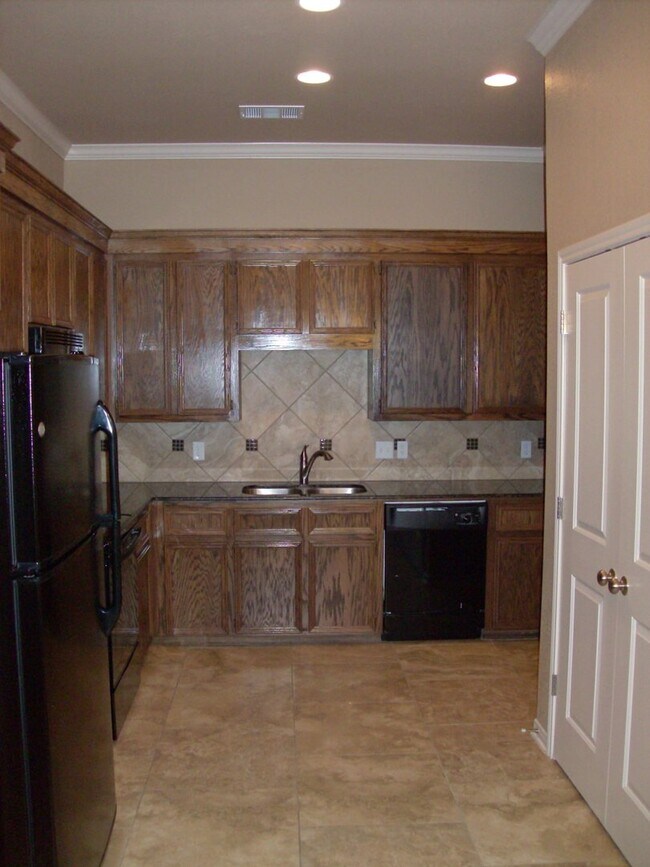 Foto del edificio - Beautiful 3 bed/2 bath Duplex off of Bunny Trail