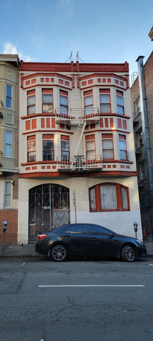 Building Photo - 324 Hyde St