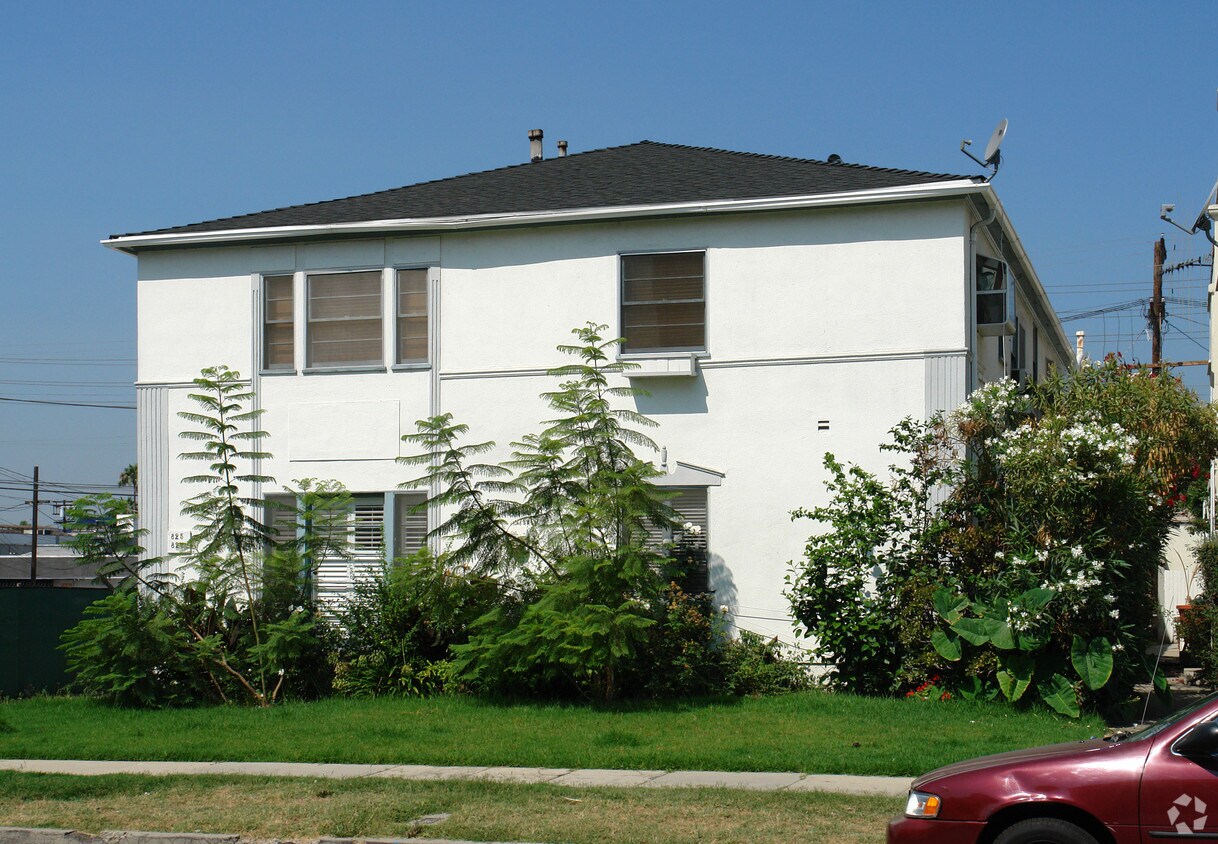 Building Photo - 825 N Alfred St