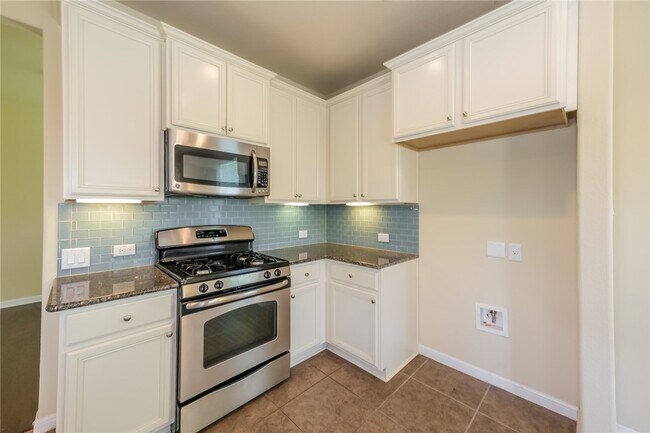 Building Photo - 1400 Huckleberry Ln