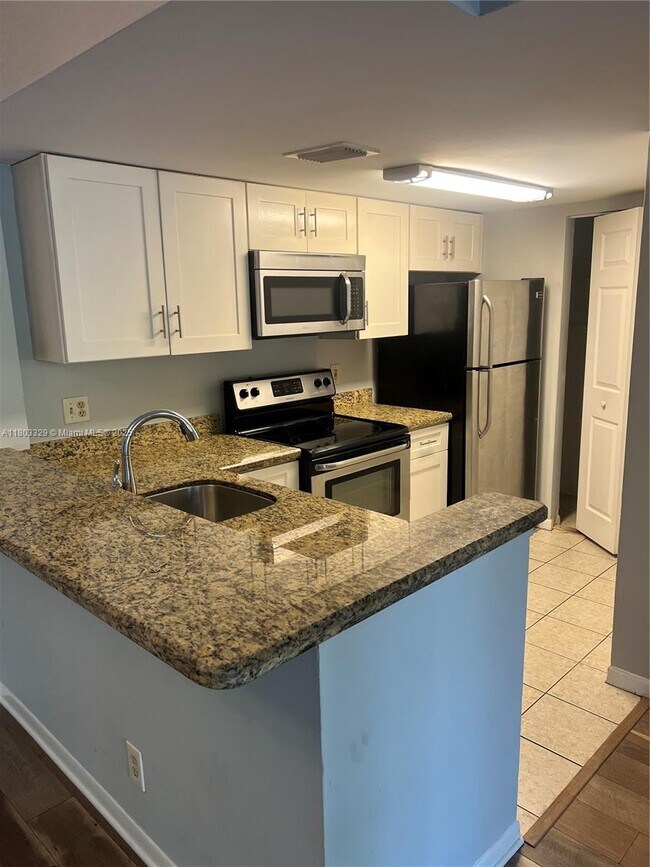 Foto del edificio - 10725 Cleary Blvd