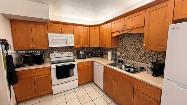 Building Photo - 231 Lakeview Dr