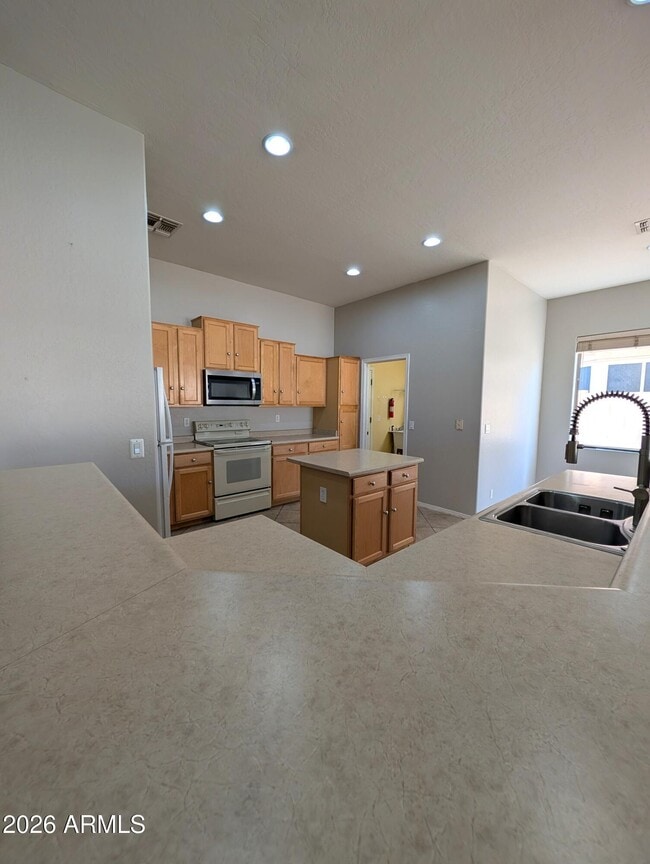 Building Photo - 2224 E Detroit St