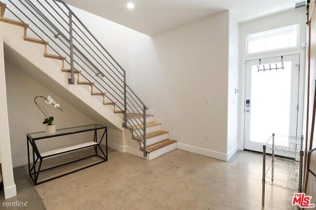 Foto del edificio - 2 br, 2.5 bath Townhome - 1235 23rd St # 1...