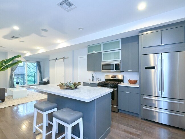 Building Photo - 186-188-188 Paris St