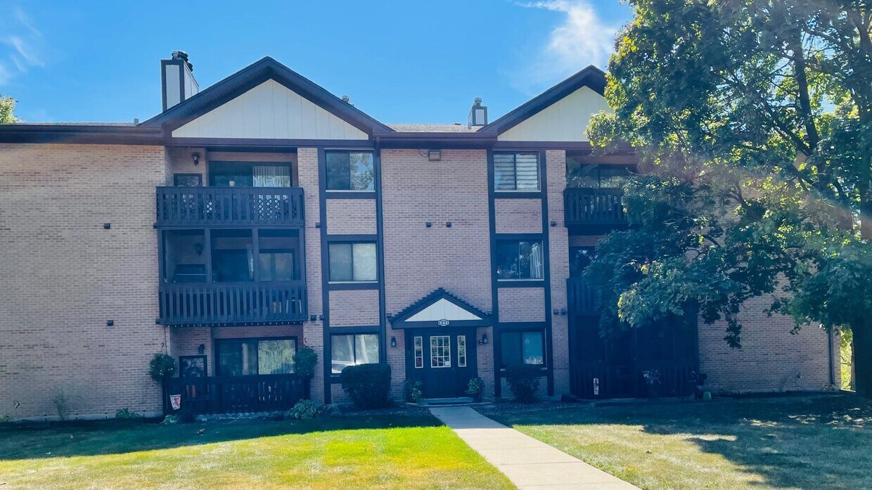 Foto principal - 6015 Lakeside Pl