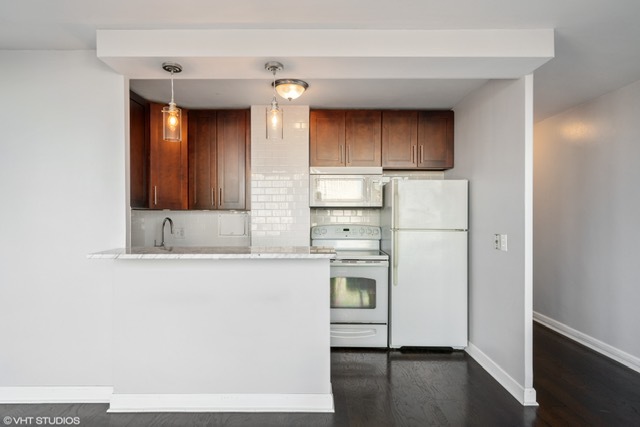 Foto del edificio - 2400 N Lakeview Ave
