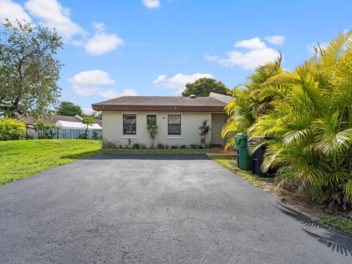 Primary Photo - 5207 SW 141st Pl