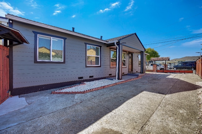 Building Photo - 950 S 45th St