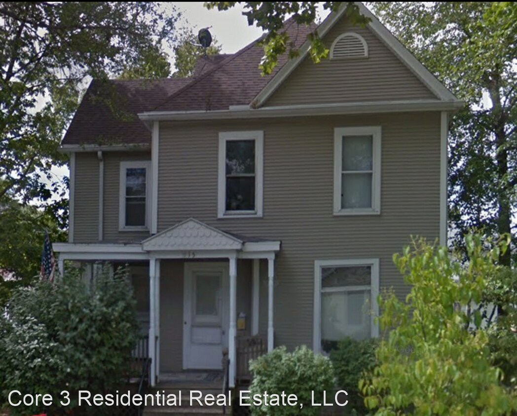 Foto principal - 4 br, 2 bath House - 915 S. Center
