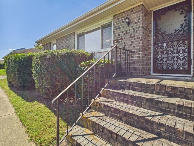 Building Photo - 3702 Broadgate Dr