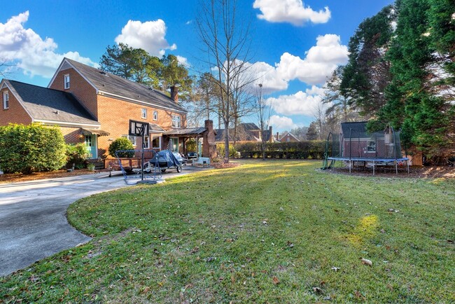 Building Photo - 960 Oak Brook Blvd