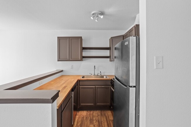 Foto del edificio - 1408 Hughes St