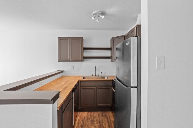Foto del edificio - 1408 Hughes St