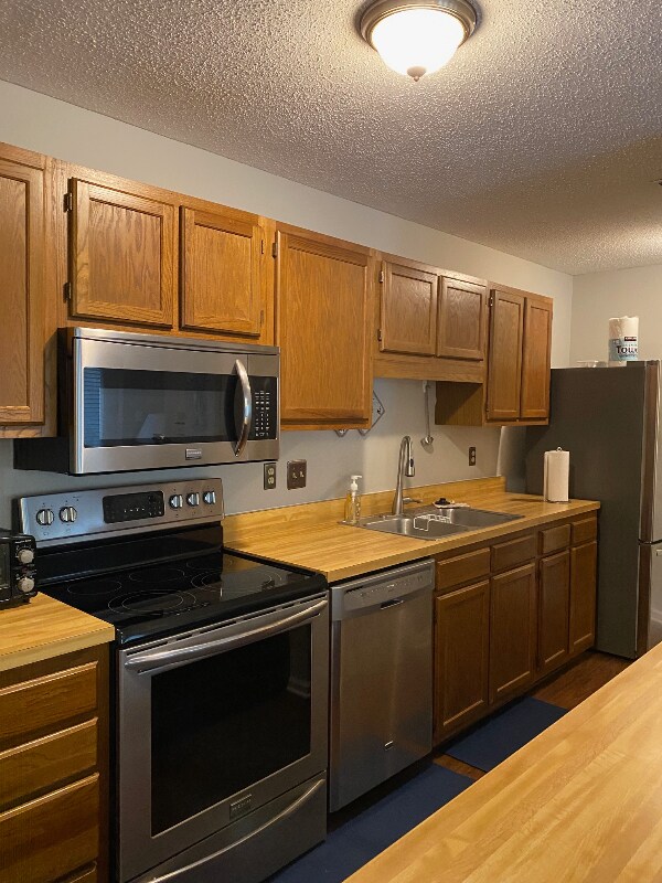 Building Photo - 1511 Creekwood Ct