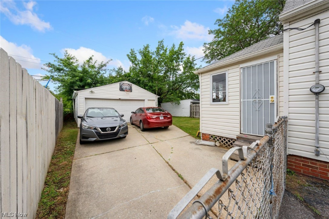 Building Photo - 23501 Hartland Rd