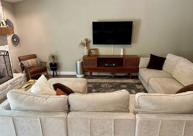 Foto del edificio - 7309 Broken Arrow Ln