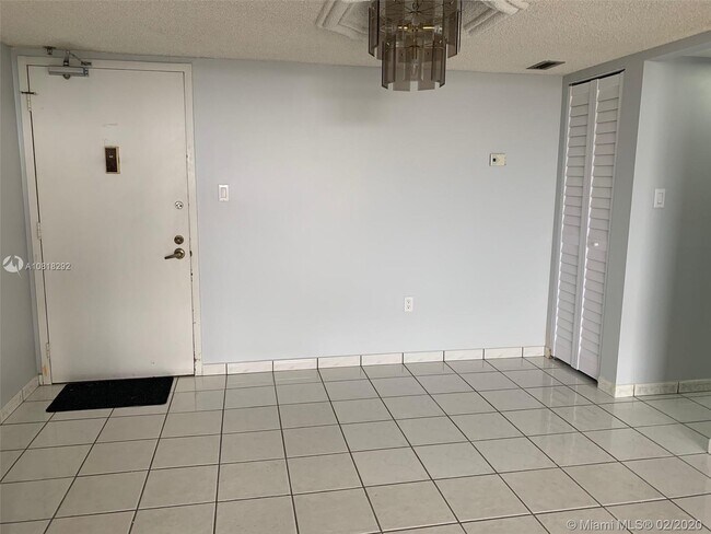 Foto del edificio - 4675 W 18th Ct
