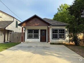 Building Photo - 1102 4th St