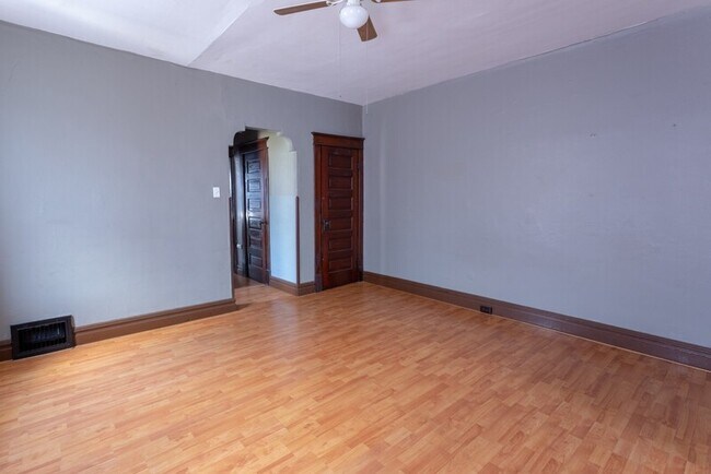 Building Photo - 3235 Mt Pleasant St