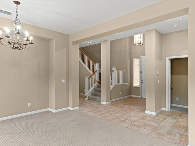 Building Photo - Stunning 7 Bedroom Residence Located in Hayward, CA