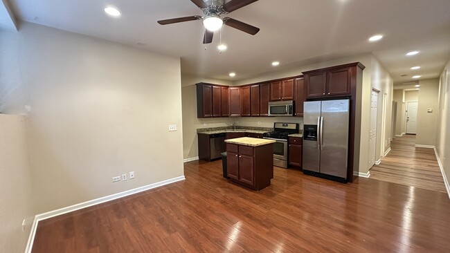 Foto del edificio - 5523 N Sawyer Ave