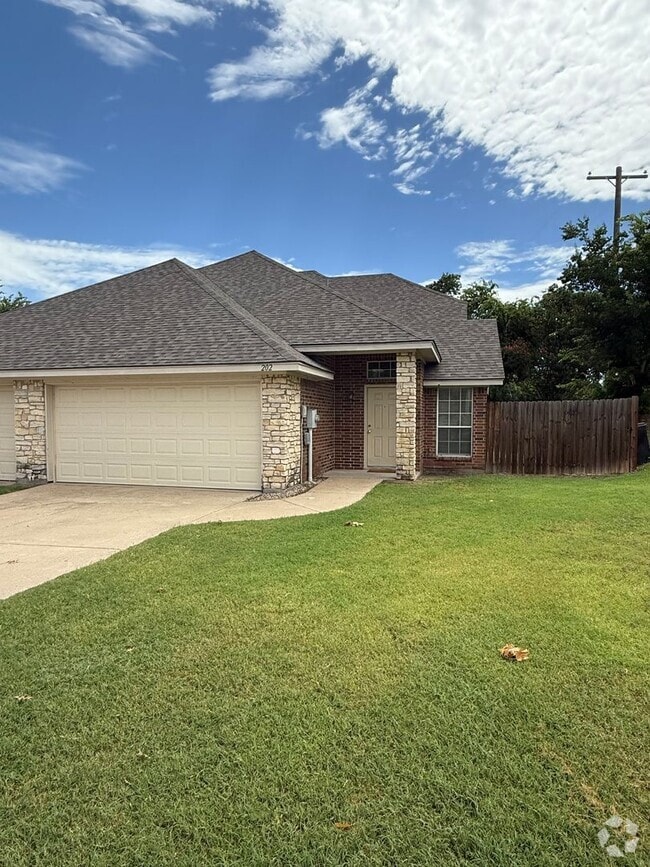 Building Photo - 202 Rentz Place Cir