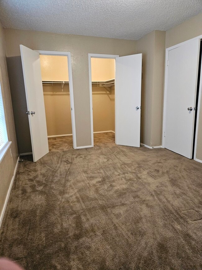 Kentwood Closets - Parkhill Terrace and Kentwood Apartments