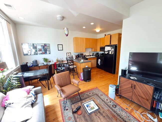 Foto del edificio - 1446 N Leavitt St
