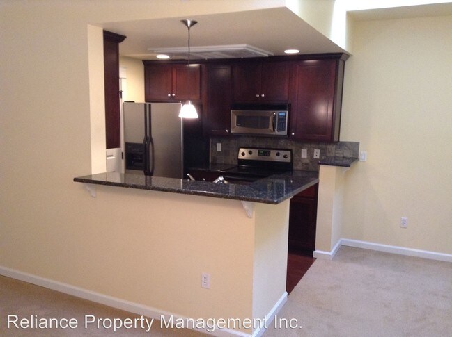 Foto del edificio - 3115 Summerlinn Dr