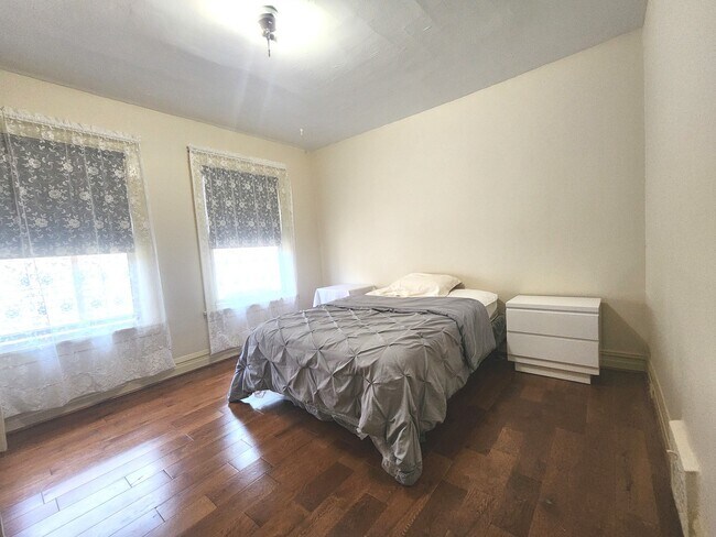 Foto del edificio - 1018 S Maple Ave