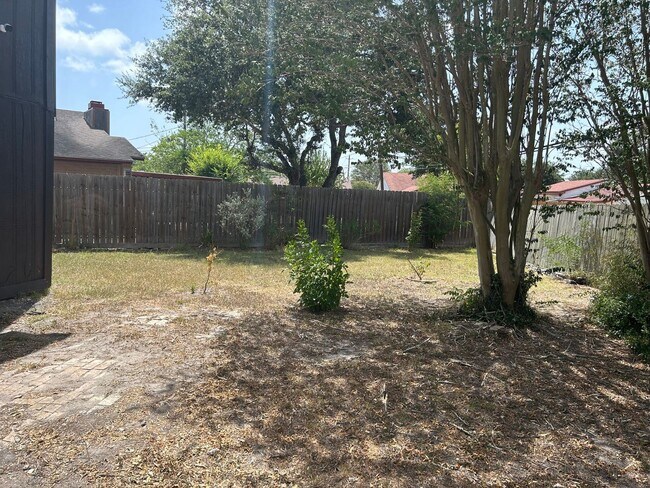 Building Photo - 3 br, 2 bath House - 5813 Crest Cir