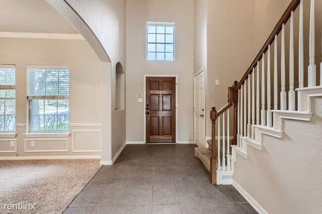 Building Photo - 4 br, 2 bath House - 1000 Oak Ridge UNIT