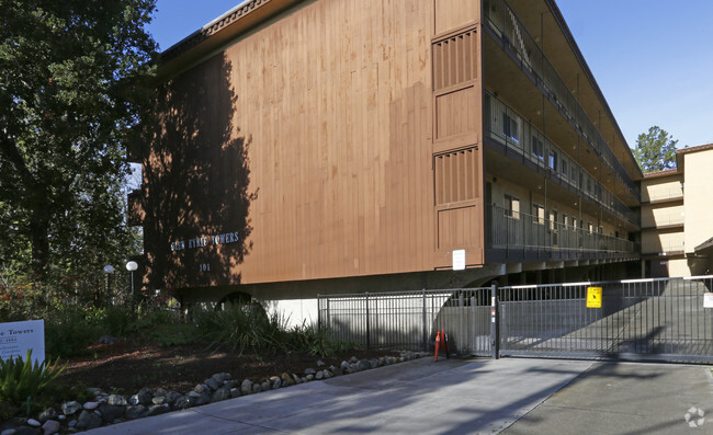 Building Photo - Glen Eyrie Towers Apartments