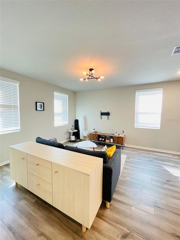 Foto del edificio - 2023 Harebell Ln