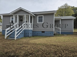 Building Photo - 217 Mineral Springs St