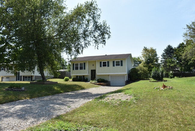 Building Photo - 21983 Russet Dr