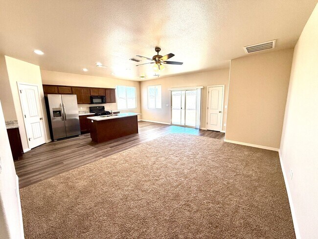 Foto del edificio - New Construction 3 Bed / 2 Bath Home with ...