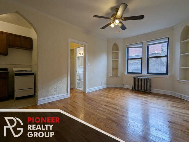 Building Photo - 4831 N Damen Ave
